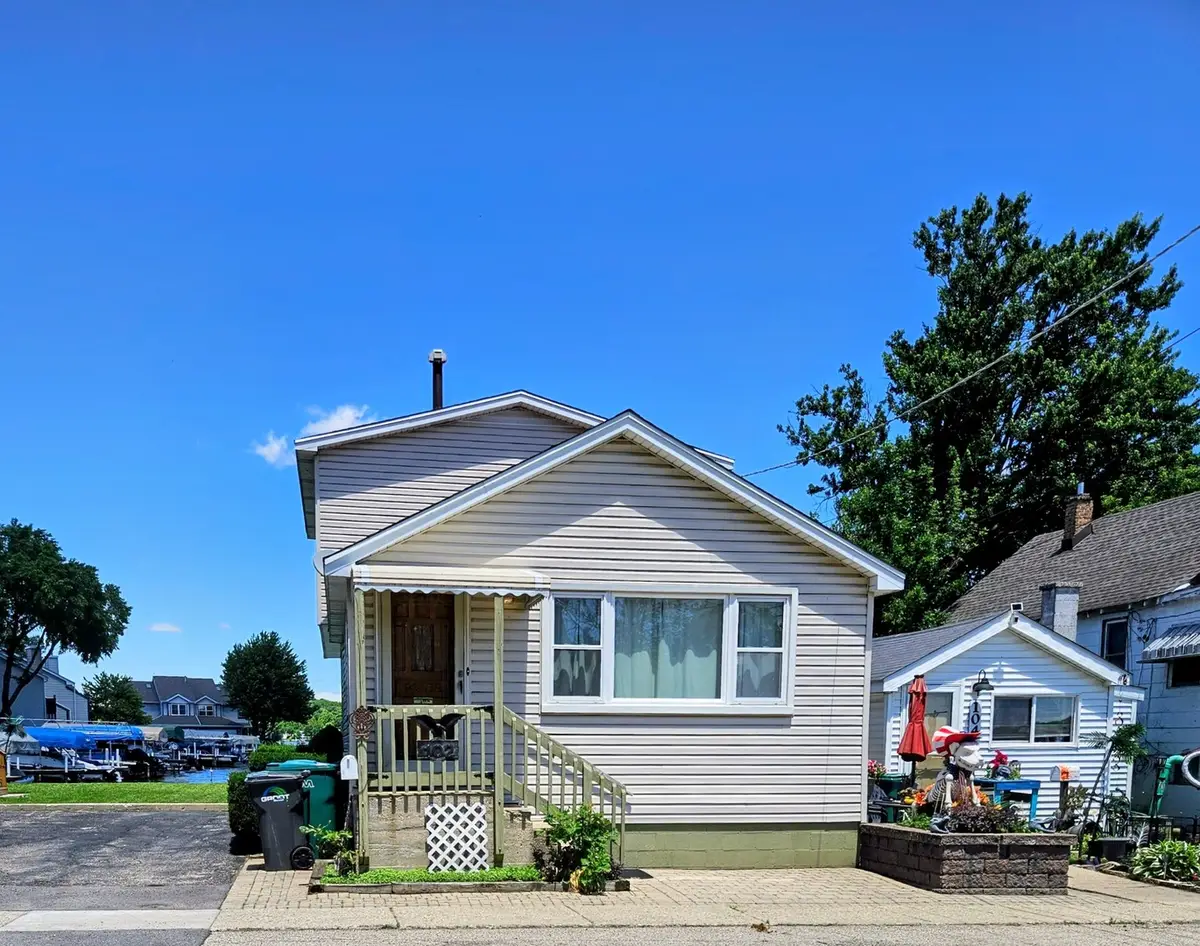 102 Lakeview Avenue, Fox Lake, IL 60020 - #1