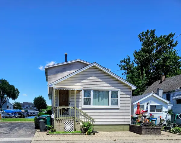 102 Lakeview Avenue, Fox Lake, IL 60020
