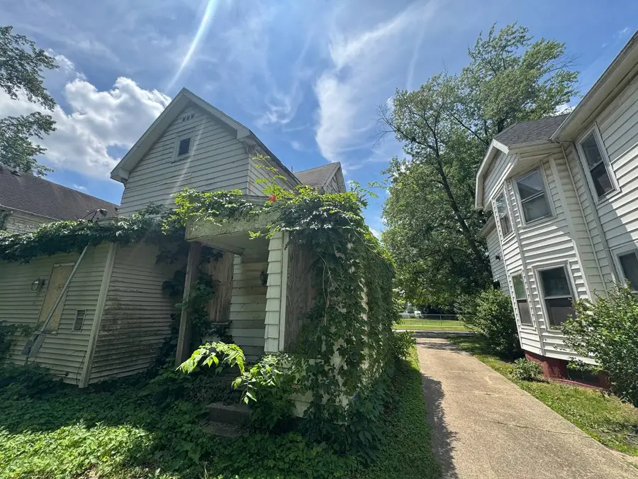 820 N 6th Street, Springfield, IL 62702 - #2