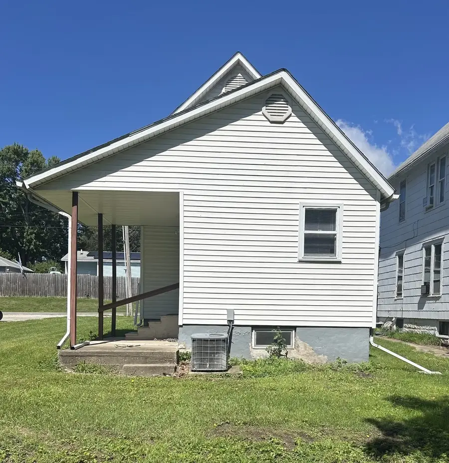 302 S Walnut Street, Kewanee, IL 61443 - #3