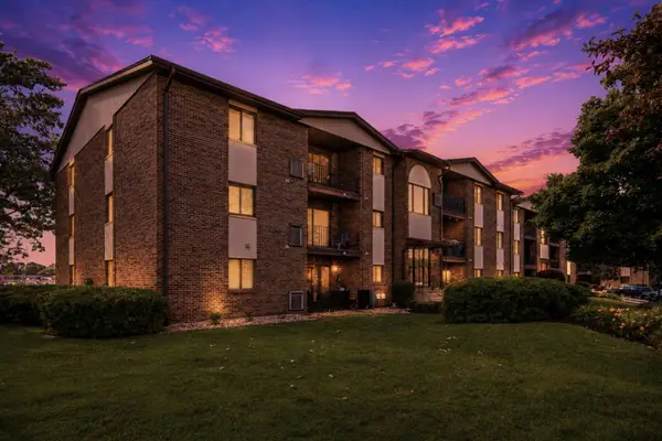 13935 Laramie Avenue #220, Crestwood, IL 60418