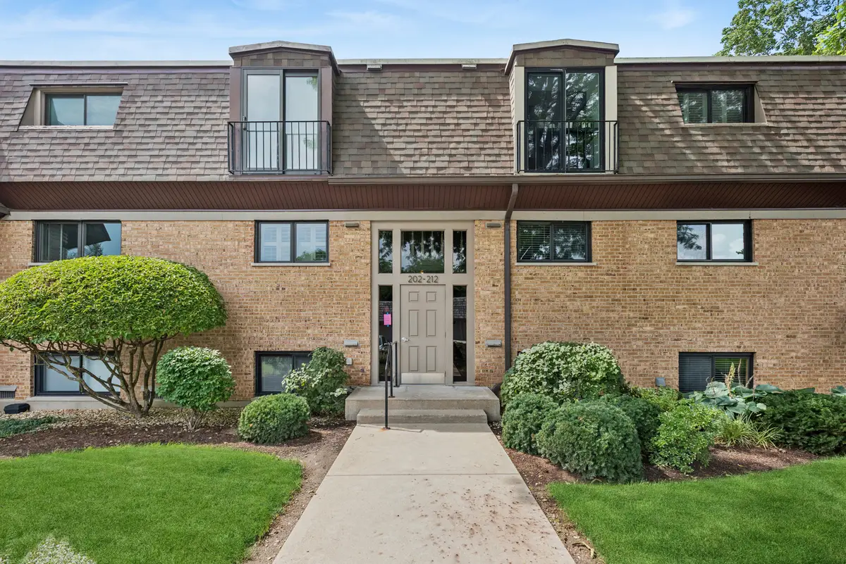 202 Kenston Court #202, Geneva, IL 60134 - #1
