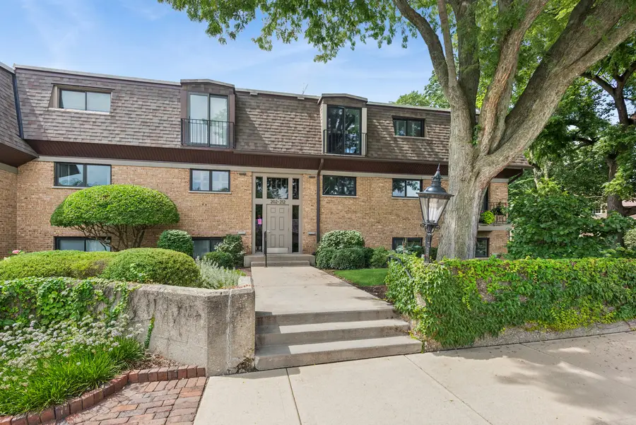 202 Kenston Court #202, Geneva, IL 60134 - #2