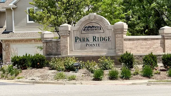 1761 Pavilion Way #301, Park Ridge, IL 60068