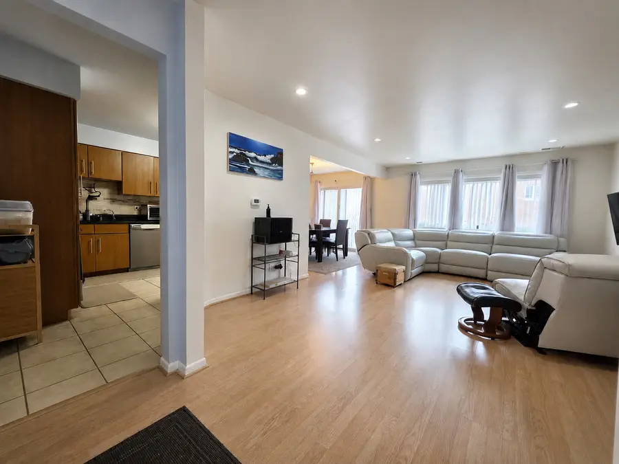 8230 Elmwood Avenue #304, Skokie, IL 60077 - #2