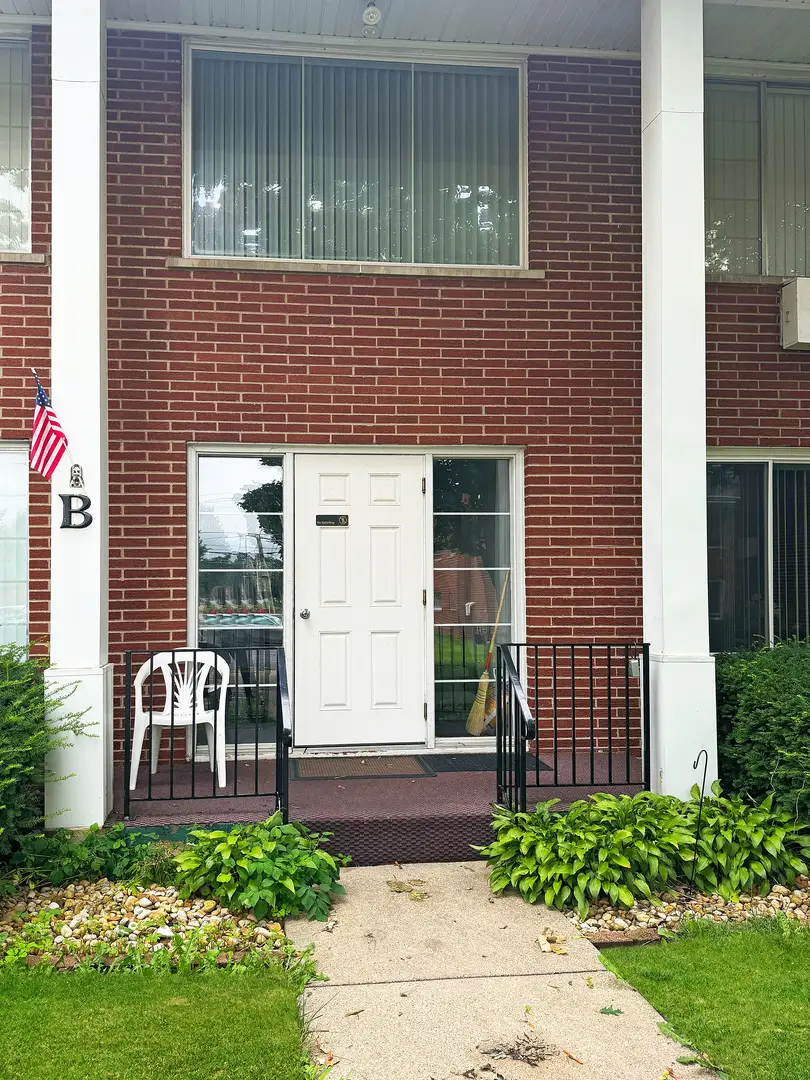 124 N Whistler Avenue #B8, Freeport, IL 61032 - #3