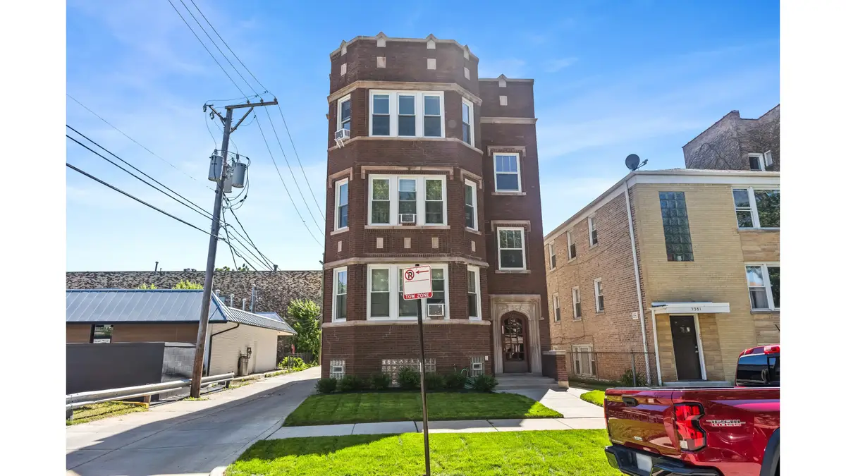 7555 N Claremont Avenue, Chicago, IL 60645 - #1