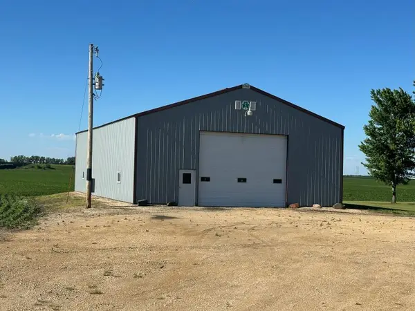 3271 245th Street, Dewitt, IA 52472