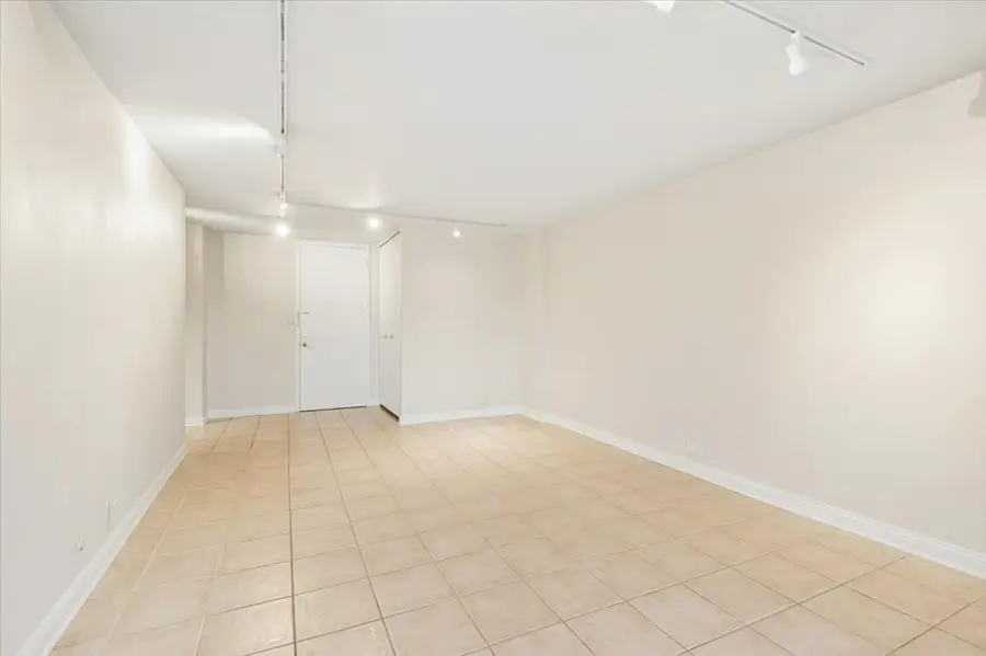 7033 N Kedzie Avenue #1410, Chicago, IL 60645 - #3
