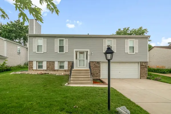 1260 Waterbury Lane, Roselle, IL 60172