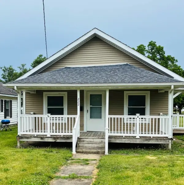 222 E Thompson Avenue, Hoopeston, IL 60942
