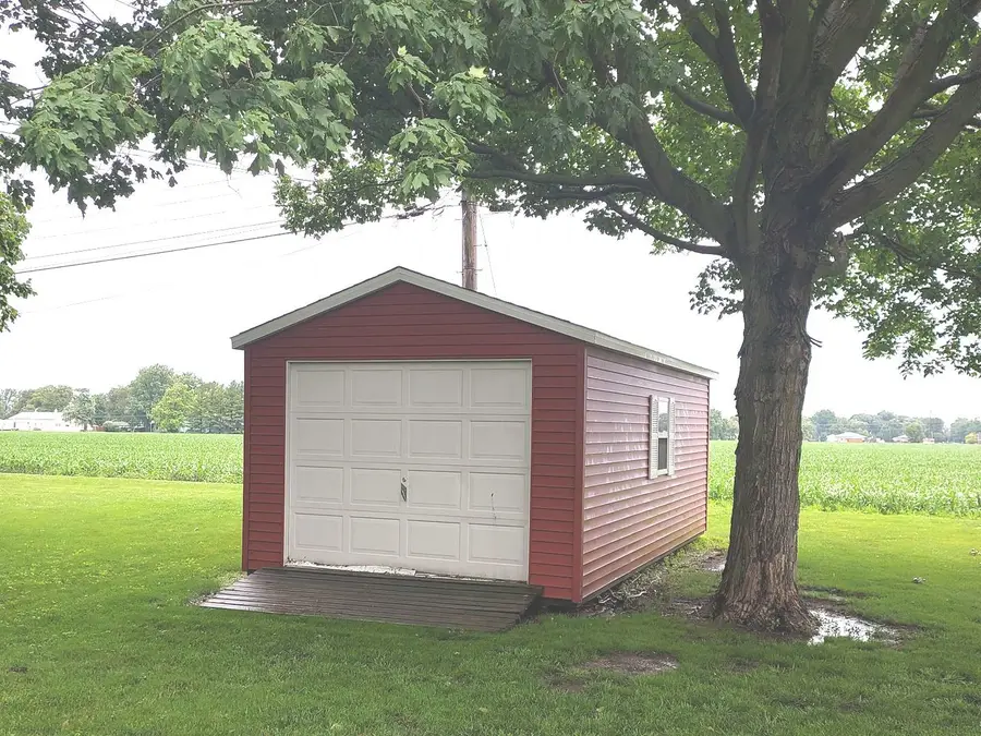 34 Walnut Circle, Tuscola, IL 61953 - #2
