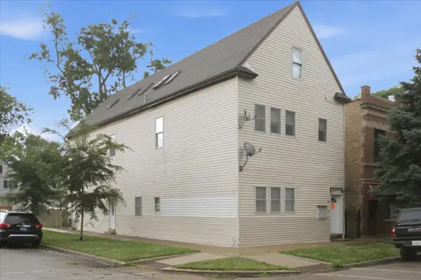 3859 N Whipple Street, Chicago, IL 60618