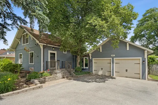 207 N Main Street, Mount Prospect, IL 60056