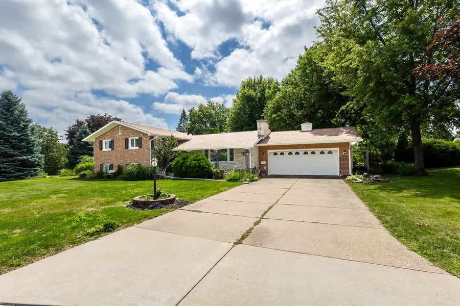 1127 Highland Park Drive, Bettendorf, IA 52722 - #3