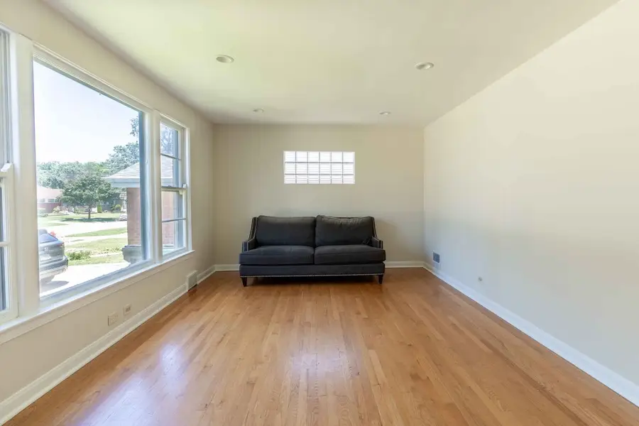 1635 Downing Avenue, Westchester, IL 60154 - #3