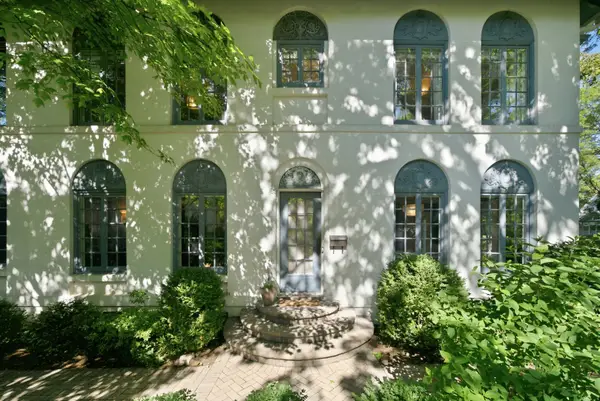376 Woodlawn Avenue, Glencoe, IL 60022