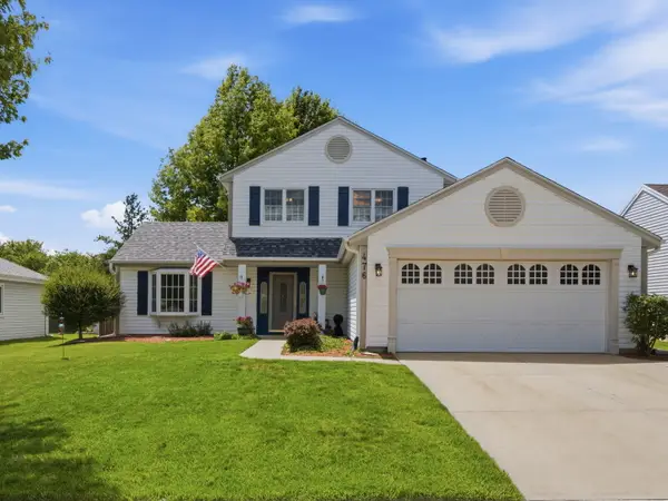 476 Essex Place, Carol Stream, IL 60188