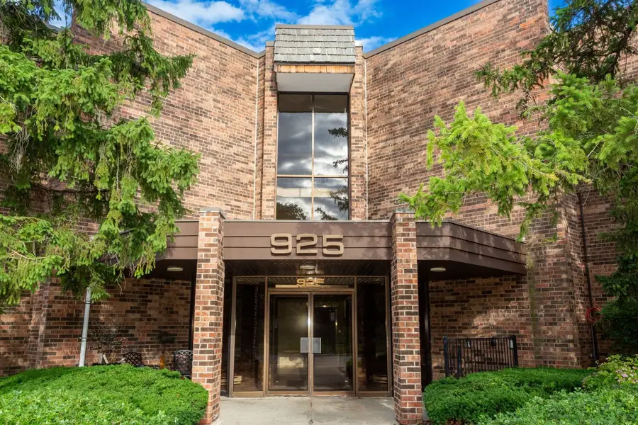 925 Spring Hill Drive #311, Northbrook, IL 60062 - #3