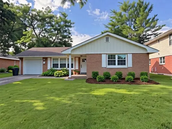 129 Monument Avenue, Barrington, IL 60010