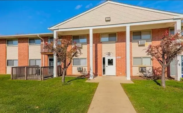 685 E Fullerton Avenue #201, Glendale Heights, IL 60139 - #1