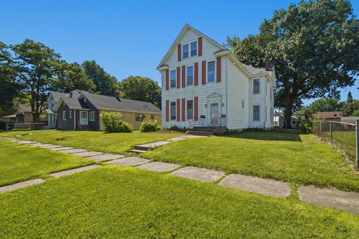 1121 W 14th Street, Davenport, IA 52804 - #1