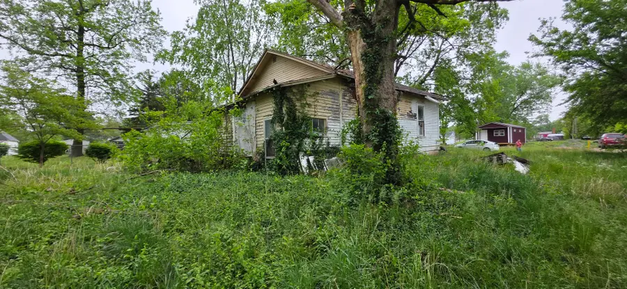 502 E Saint Charles Avenue, McLeansboro, IL 62859 - #2