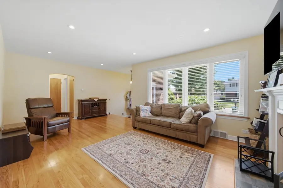 2232 Hawthorne Avenue, Westchester, IL 60154 - #3