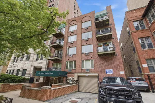 435 W Oakdale Avenue #4F, Chicago, IL 60657
