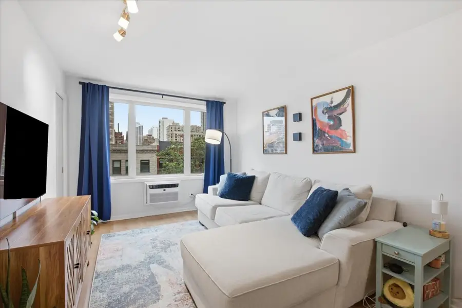 435 W Oakdale Avenue #4F, Chicago, IL 60657 - #2