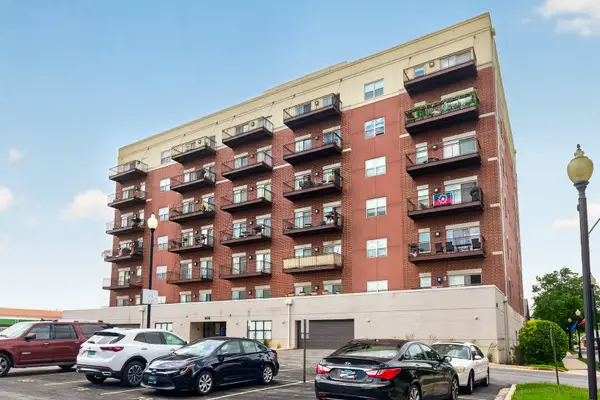 1650 Riverwoods Drive #709, Melrose Park, IL 60160