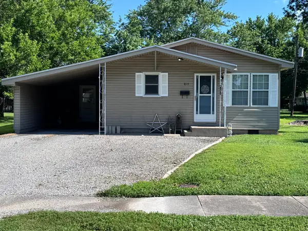 814 W Warmouth Street, Salem, IL 62881