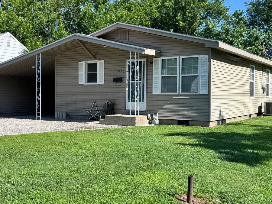 814 W Warmouth Street, Salem, IL 62881 - #2