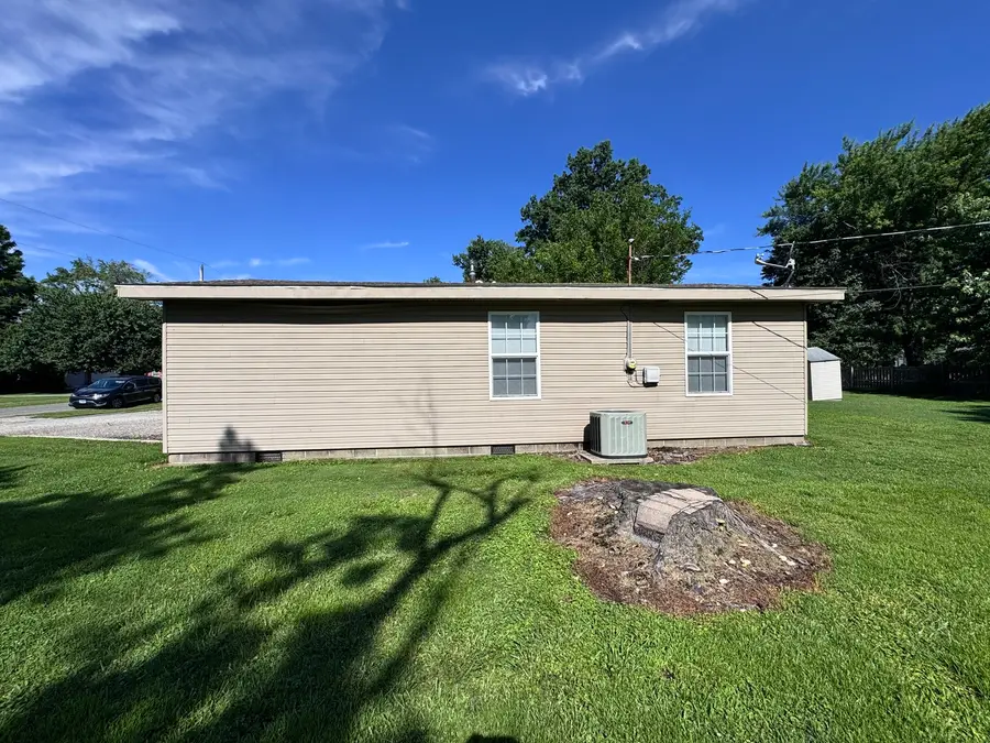 814 W Warmouth Street, Salem, IL 62881 - #3