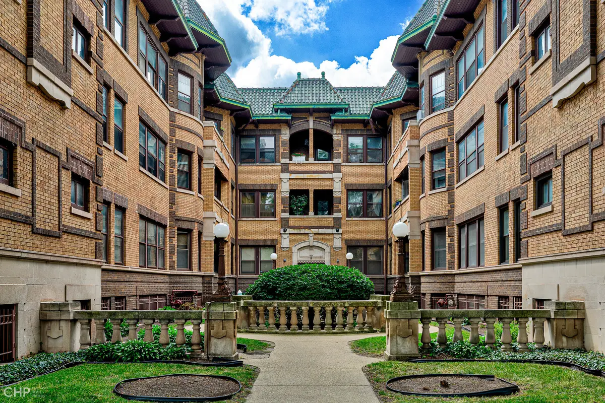 943 E Hyde Park Boulevard #3, Chicago, IL 60615 - #1
