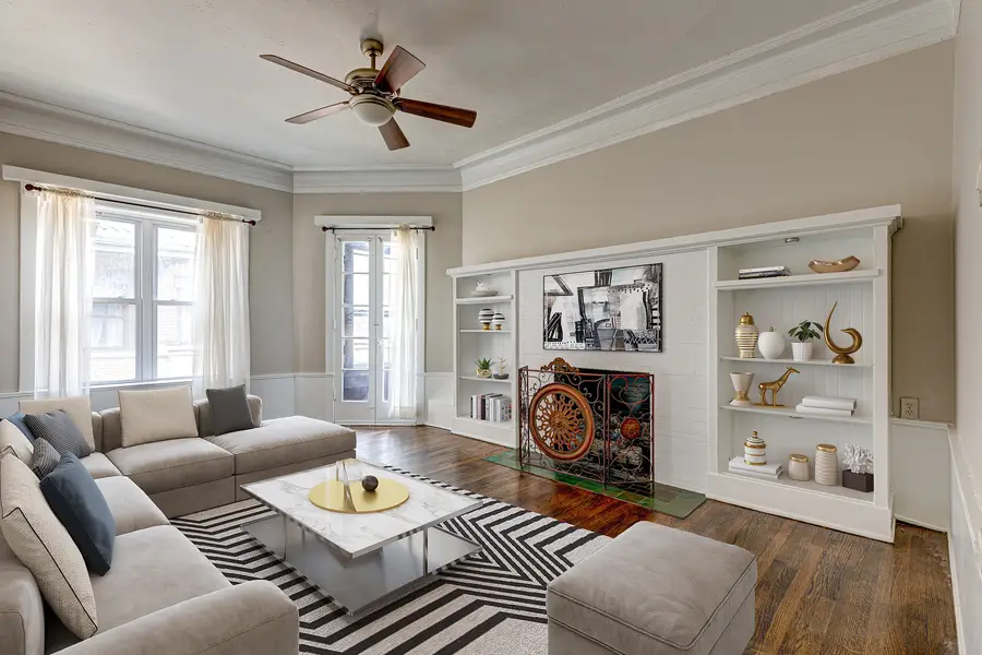 943 E Hyde Park Boulevard #3, Chicago, IL 60615 - #2