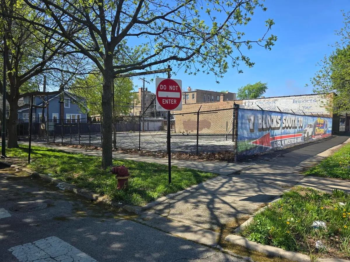 6936 N Western Avenue, Chicago, IL 60645 - #1