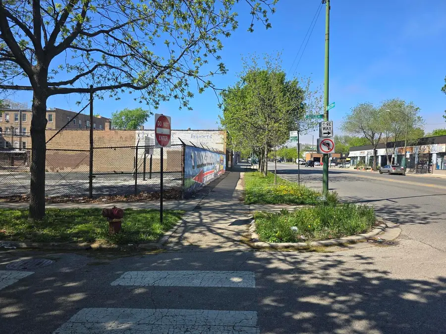 6936 N Western Avenue, Chicago, IL 60645 - #2