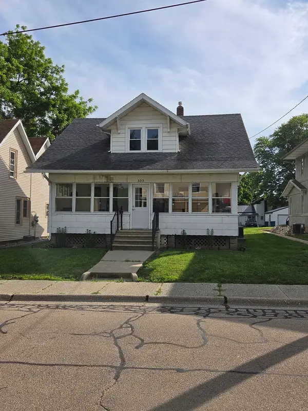 303 12th Avenue, Sterling, IL 61081