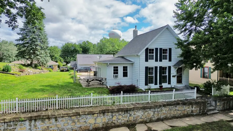 815 10th Avenue, Fulton, IL 61252 - #2