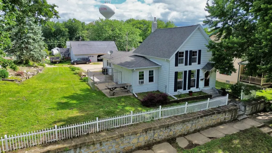 815 10th Avenue, Fulton, IL 61252 - #3