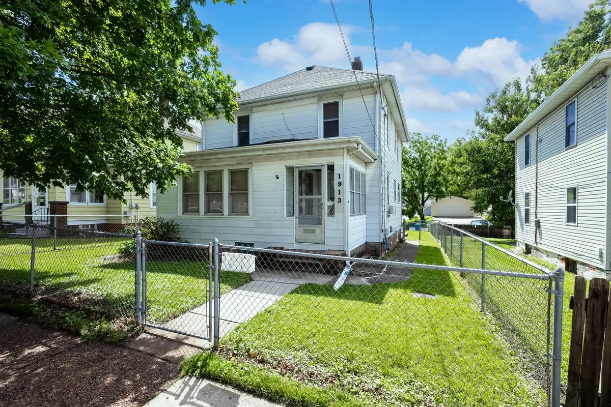 1913 10th Street, Moline, IL 61265 - #1