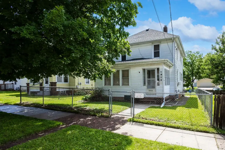 1913 10th Street, Moline, IL 61265 - #3