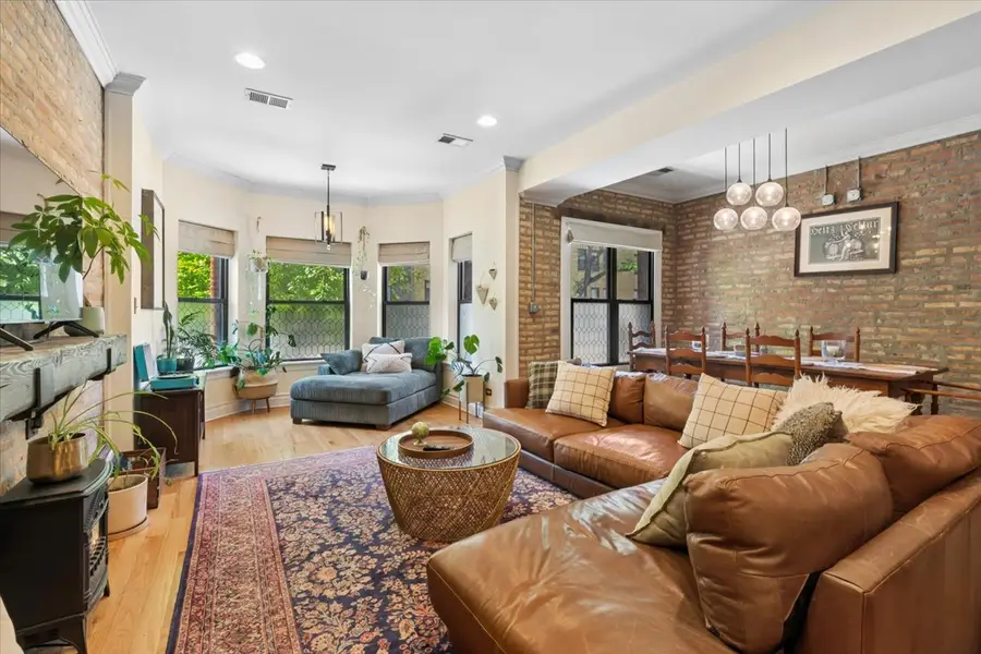 746 W Cornelia Avenue #1W, Chicago, IL 60657 - #2