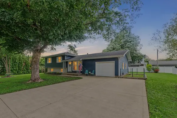 210 Brookview Drive, Farmer City, IL 61842