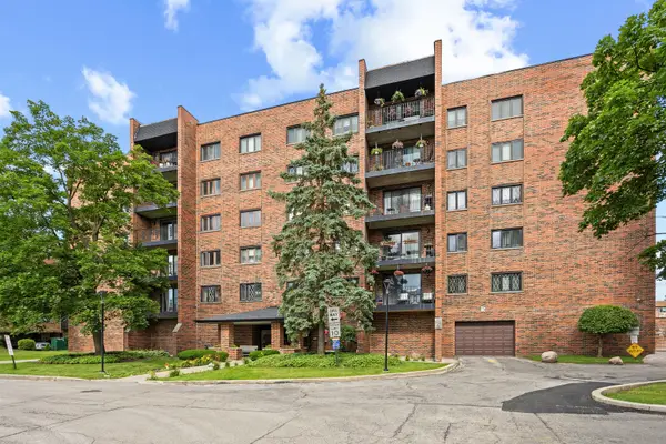 9346 Landings Lane #401, Des Plaines, IL 60016
