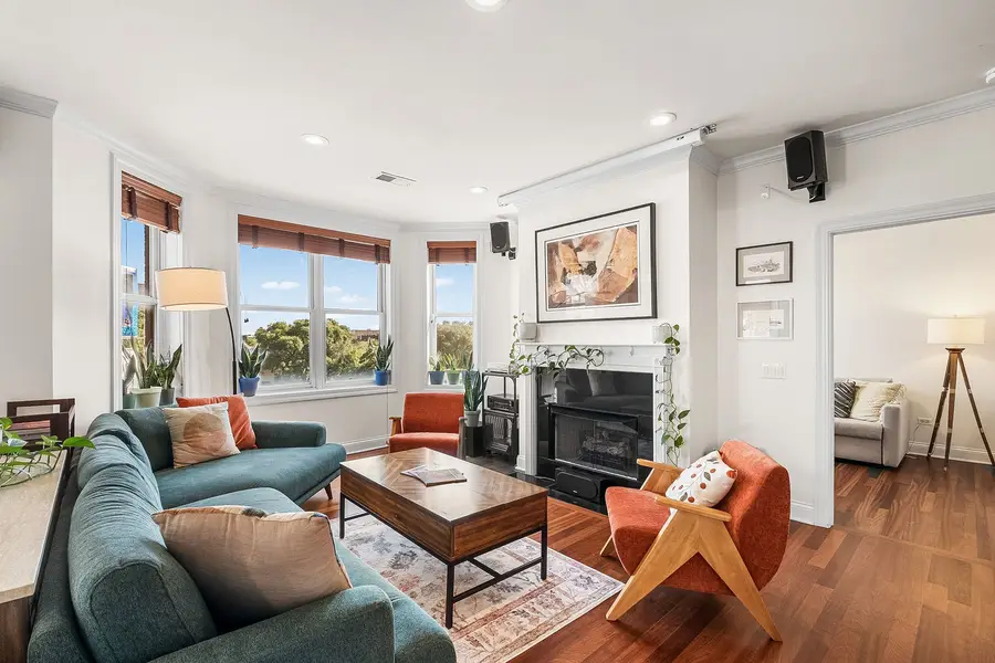 1056 W Lawrence Avenue #4A, Chicago, IL 60640 - #2
