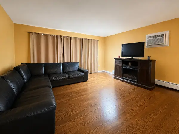 3425 83rd Street #D13, Woodridge, IL 60517
