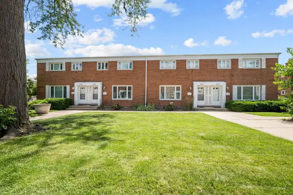 1050 Higgins Road #B, Park Ridge, IL 60068