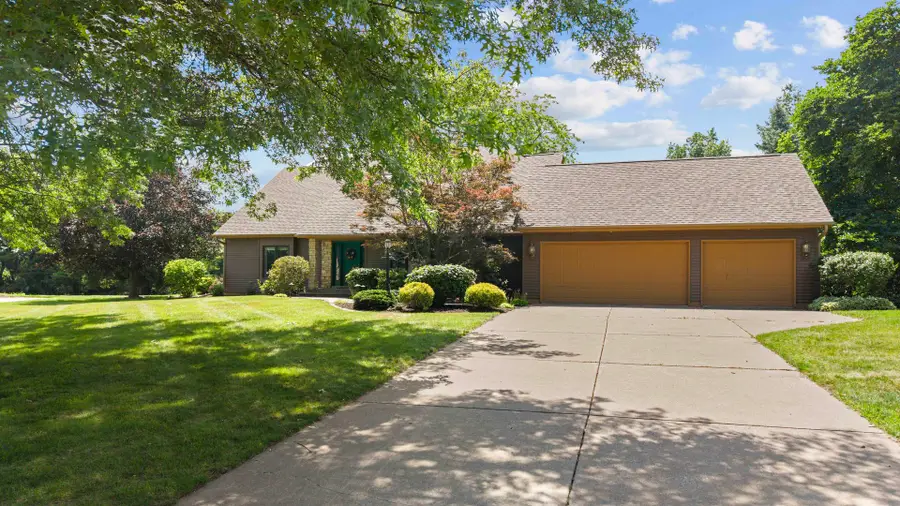 7521 Carriage Court, Bettendorf, IA 52722 - #2